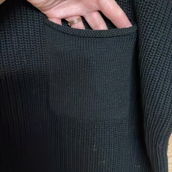She + Sky size Large Short Sleeve Oversize Black Soft Knit Sweater with Pocket - Picture 2 of 6